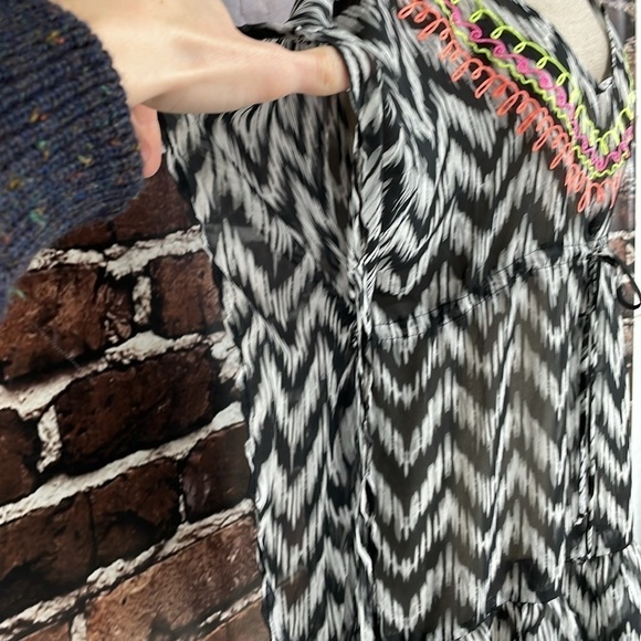 Miken Coverup Womens XL Black White NWT Zig Zag Pattern Embroidered Sheer Poncho - Picture 9 of 16